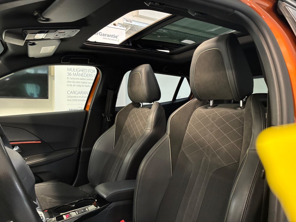 Peugeot e-2008 50 GT Sky 5d