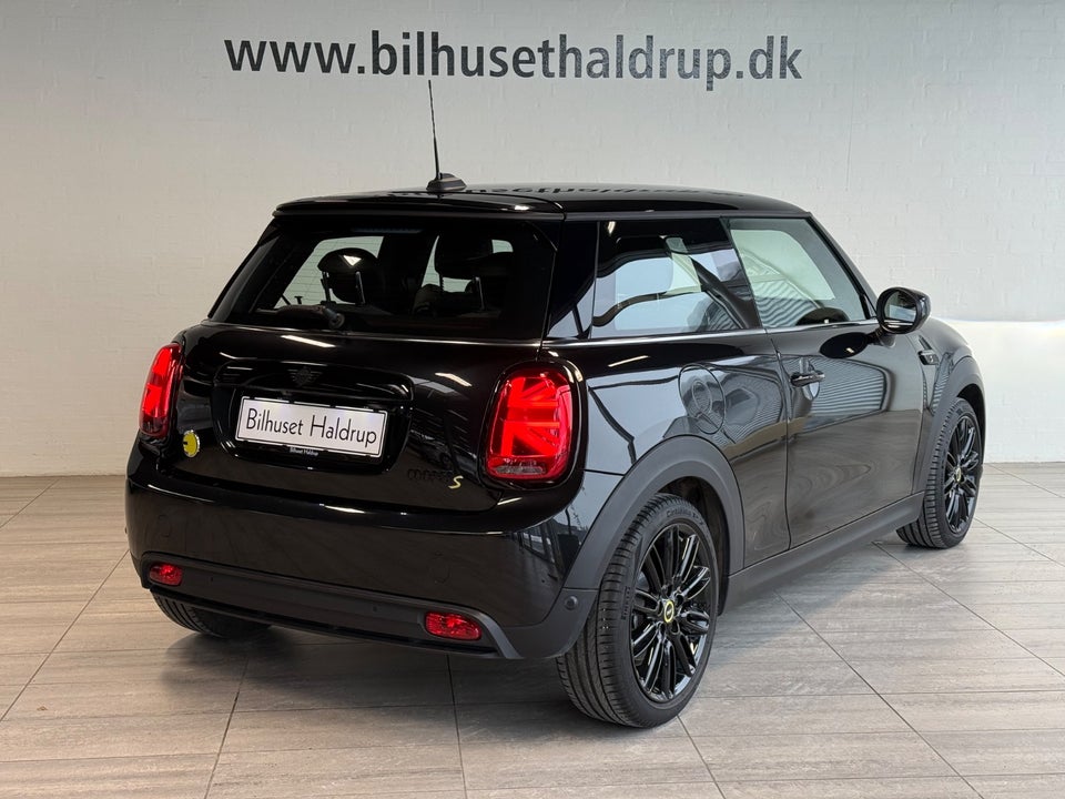 MINI Cooper SE Essential 3d