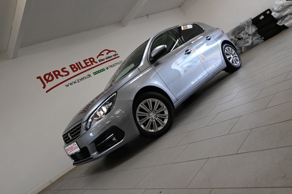 Peugeot 308 1,2 PureTech 130 Selection Sky 5d