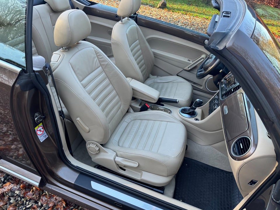 VW The Beetle 2,0 TDi 140 Design Cabriolet DSG 2d