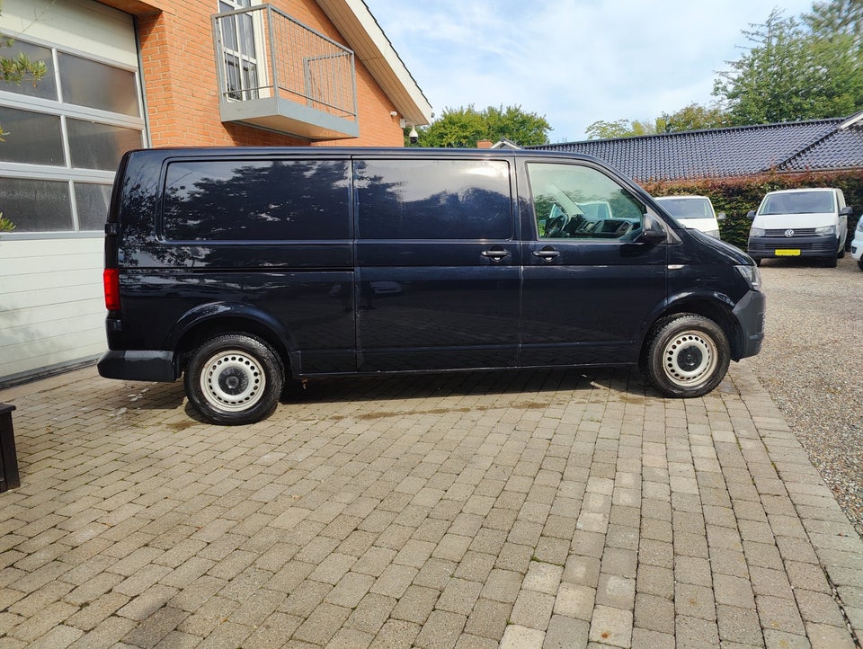 VW Transporter 2,0 TDi 102 Kassevogn lang