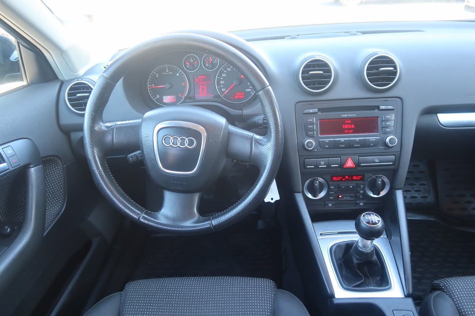 Audi A3 2,0 TDi 140 Ambiente Sportback 5d