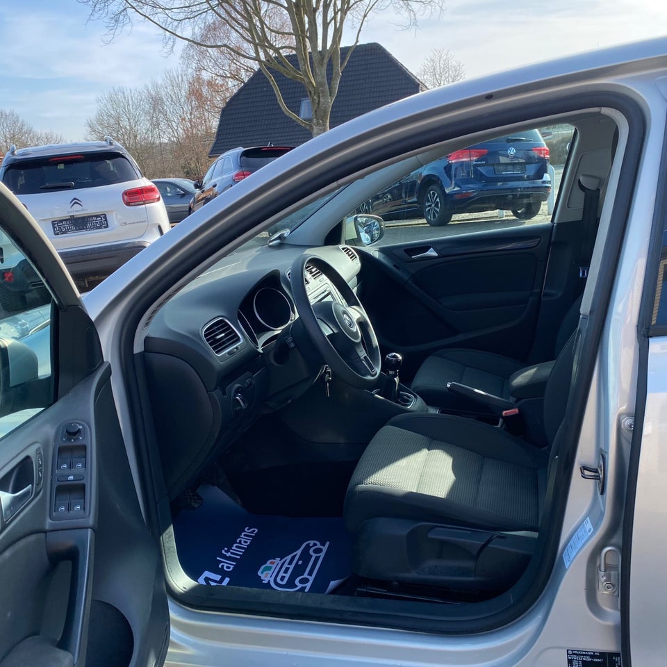 VW Golf VI 1,6 TDi 105 Comfortline BMT 5d