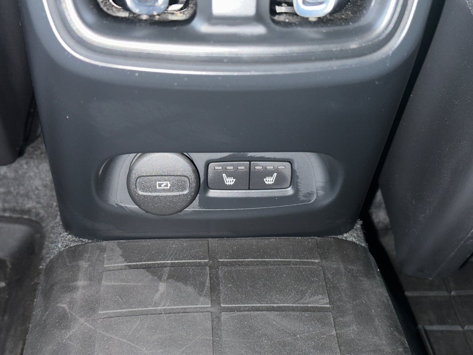 Volvo XC40 ReCharge Extended Range Plus 5d