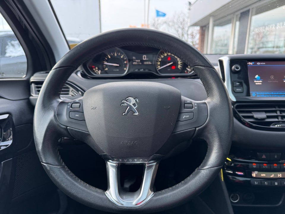 Peugeot 208 1,6 BlueHDi 100 Allure Sky 5d