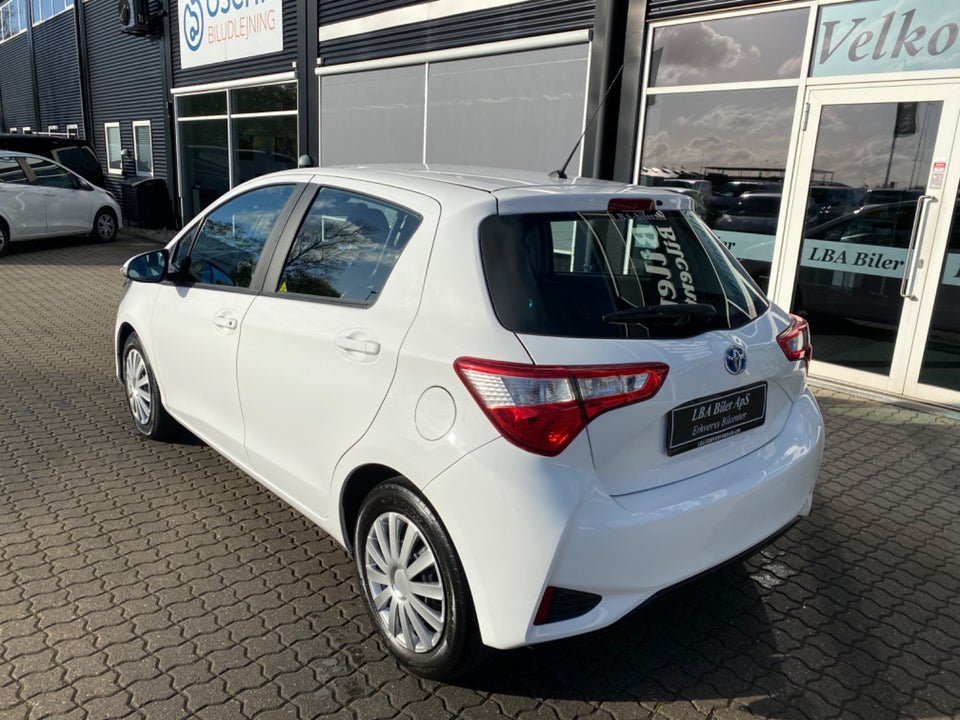 Toyota Yaris 1,5 Hybrid H1 e-CVT Van 5d