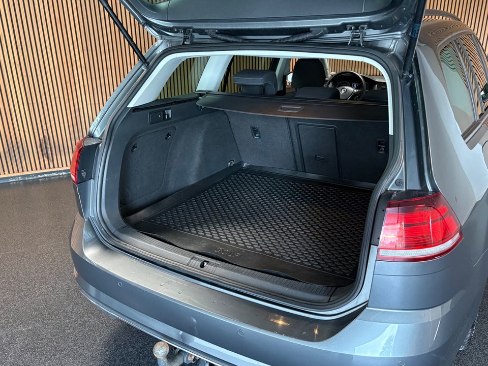 VW Golf VII 1,5 TSi 130 Highline Variant DSG 5d
