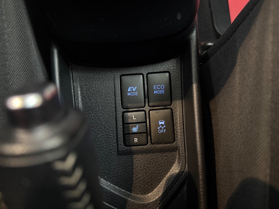 Toyota Yaris 1,5 Hybrid CHIC e-CVT 5d