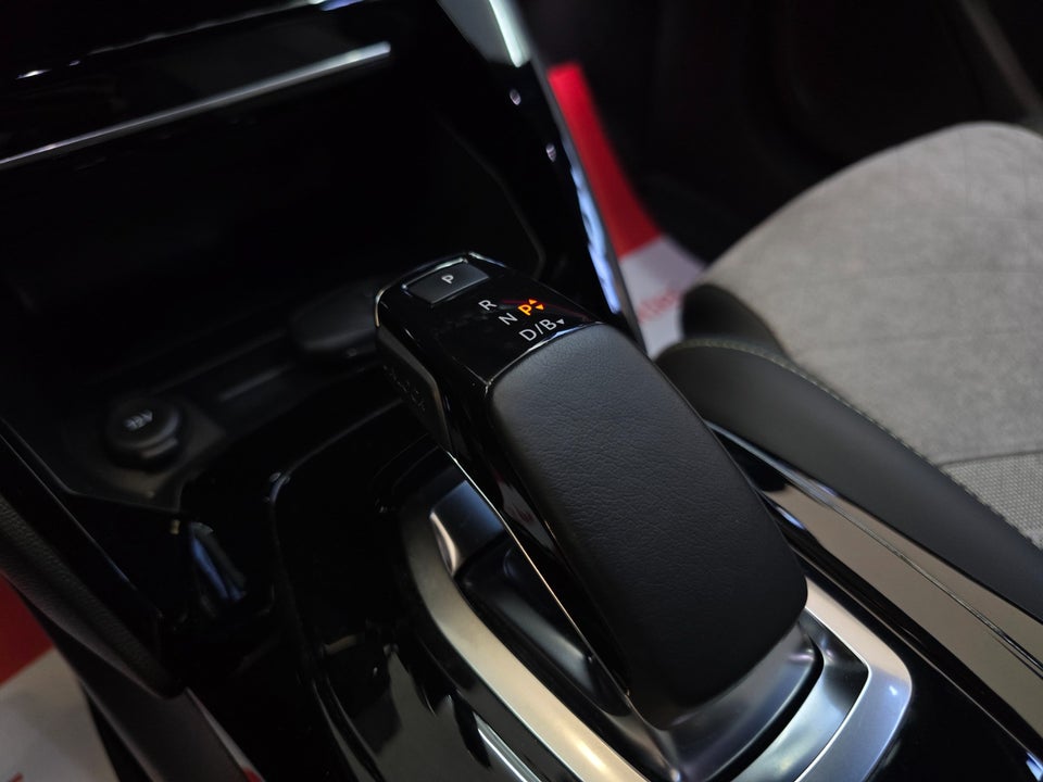 Peugeot e-208 50 GT 5d