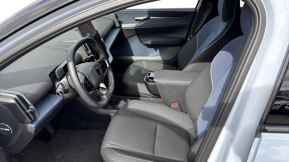 Volvo EX30 Extended Range Plus 5d