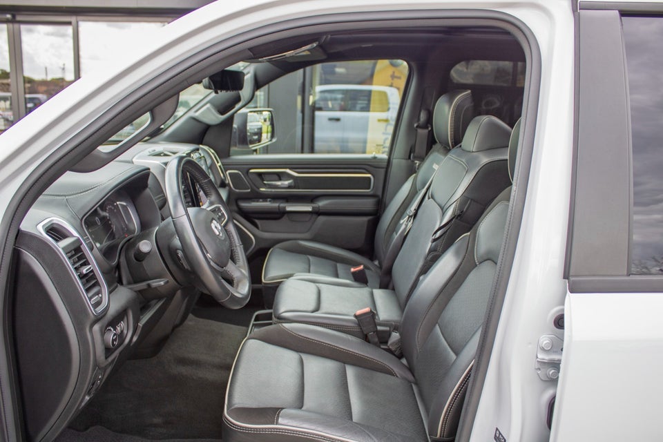 Dodge RAM 1500 5,7 V8 Hemi Laramie Night aut. 4d