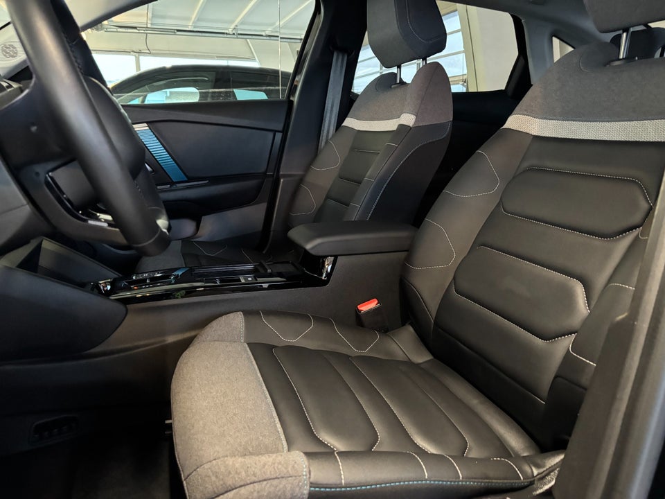 Citroën ë-C4 X 50 Shine 4d