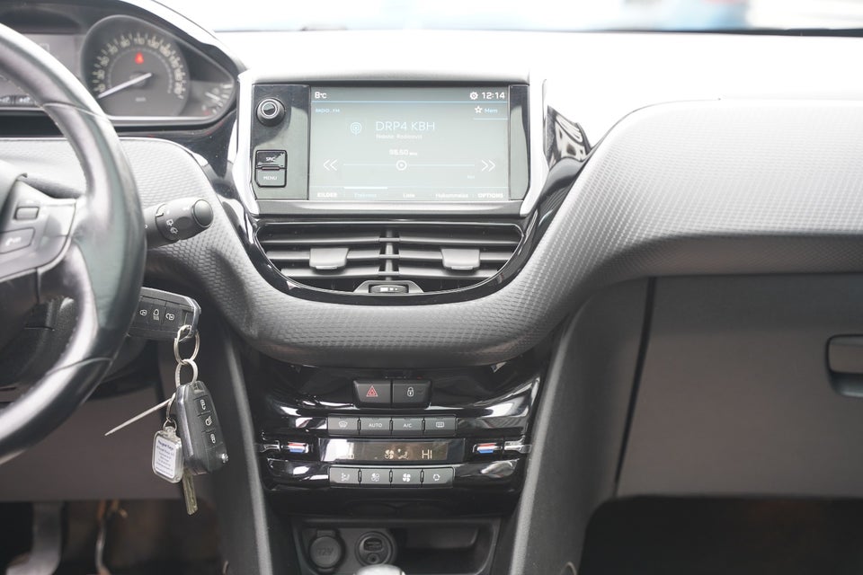 Peugeot 208 1,6 BlueHDi 100 Allure Sky 5d