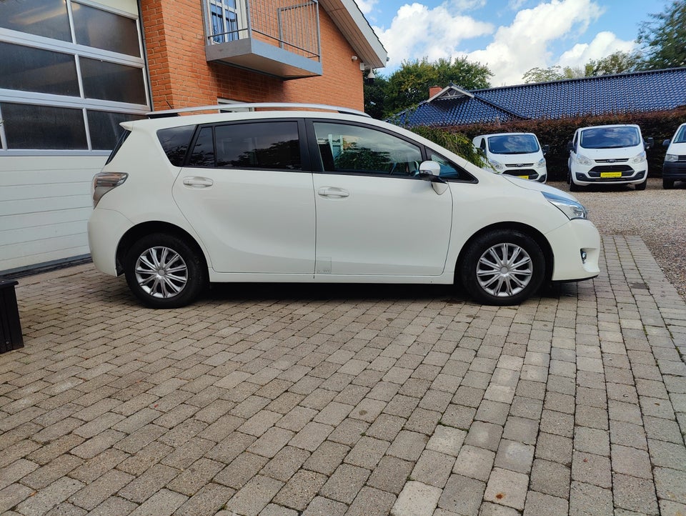 Toyota Sportsvan 2,0 D-4D T2 Vision 5d