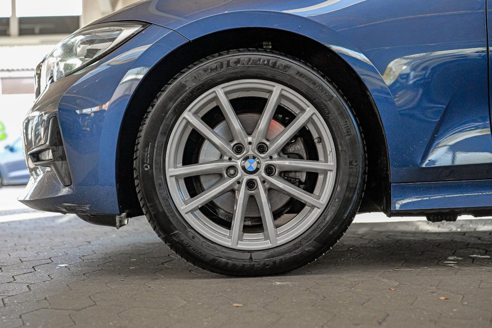 BMW 320d 2,0 Connected aut. 4d