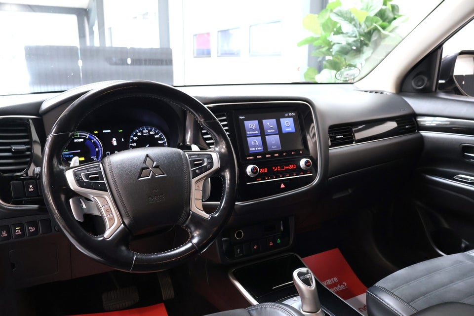 Mitsubishi Outlander 2,4 PHEV Intense CVT 4WD 5d