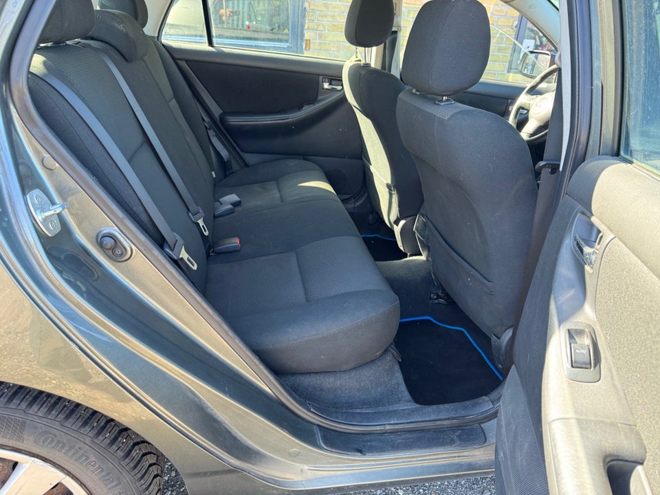 Toyota Corolla 1,6 Luna 5d