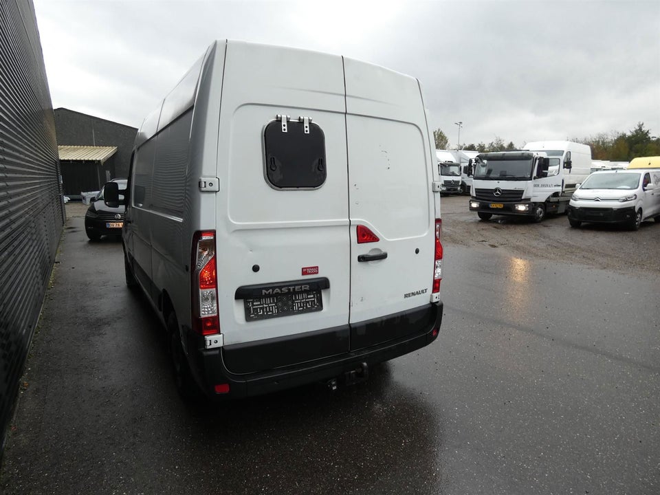 Renault Master III T35 2,3 dCi 145 L2H2 Kassevogn