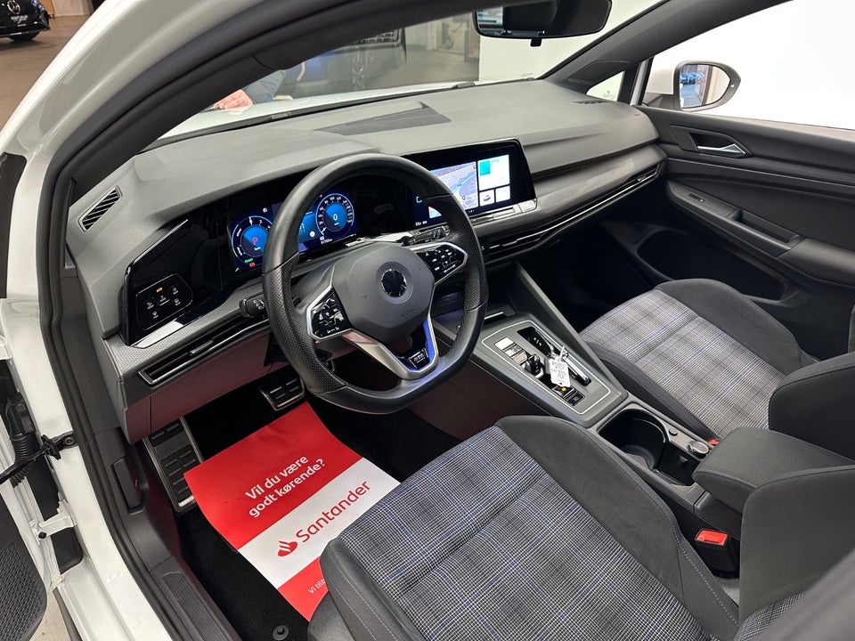 VW Golf VIII 1,4 GTE DSG 5d