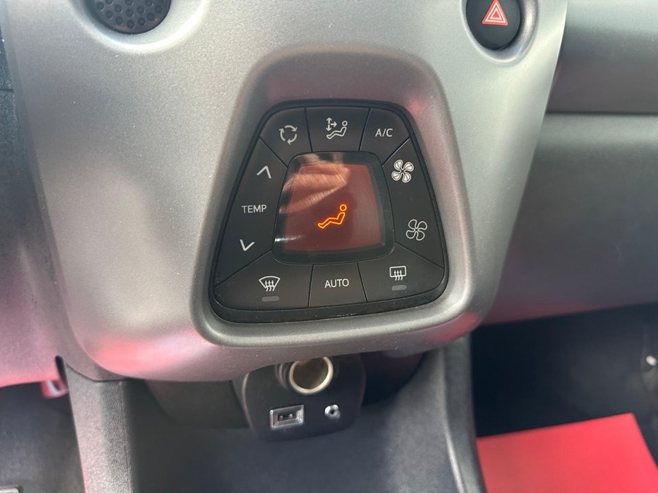 Toyota Aygo 1,0 VVT-i x-press 5d