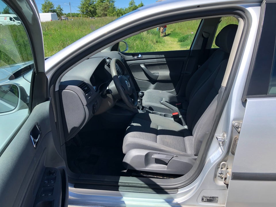 VW Golf V 1,6 Comfortline 5d