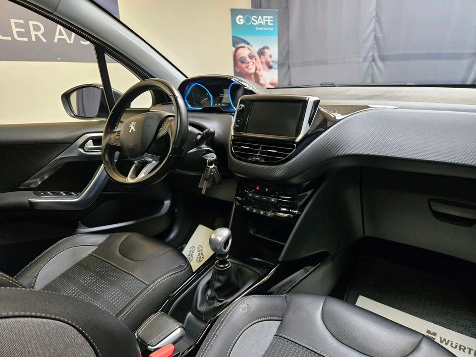 Peugeot 2008 1,2 PureTech 130 Allure Sky 5d