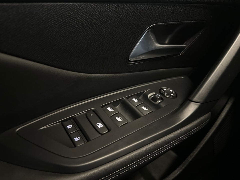 Peugeot 308 1,6 Hybrid First Selection+ EAT8 5d