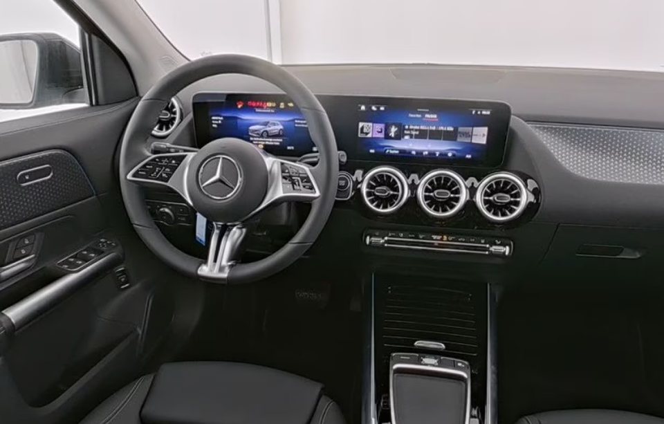 Mercedes EQA300 Progressive 4Matic 5d