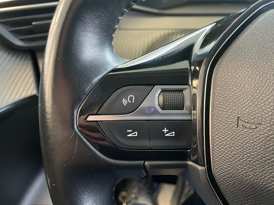 Peugeot e-208 50 Style 5d