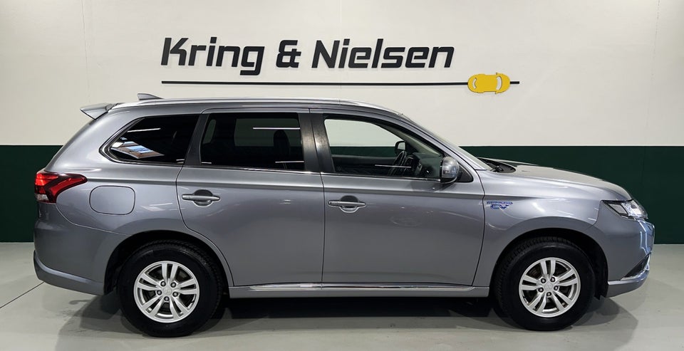 Mitsubishi Outlander 2,4 PHEV Instyle CVT 4WD 5d