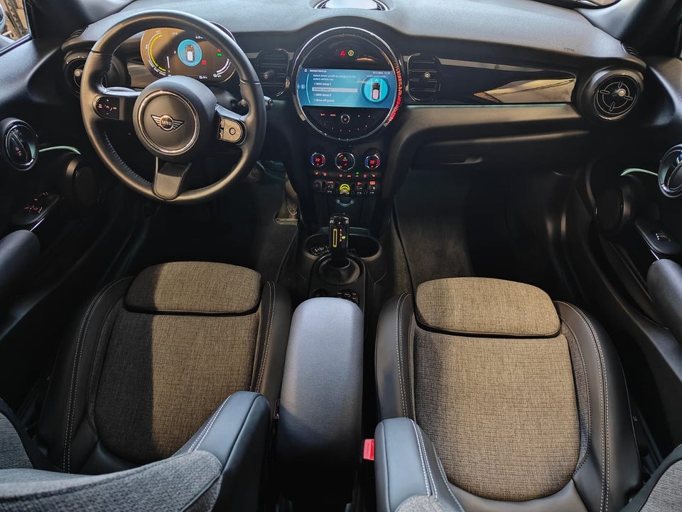 MINI Cooper SE Essential 3d