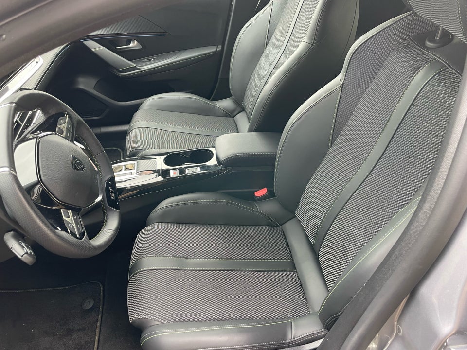 Peugeot e-208 50 GT 5d
