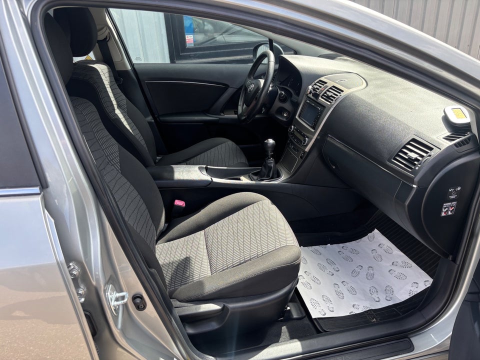 Toyota Avensis 2,0 D-4D TX stc. 5d