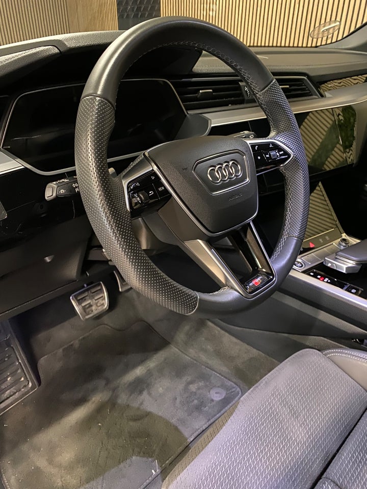 Audi Q8 e-tron 55 S-line quattro 5d