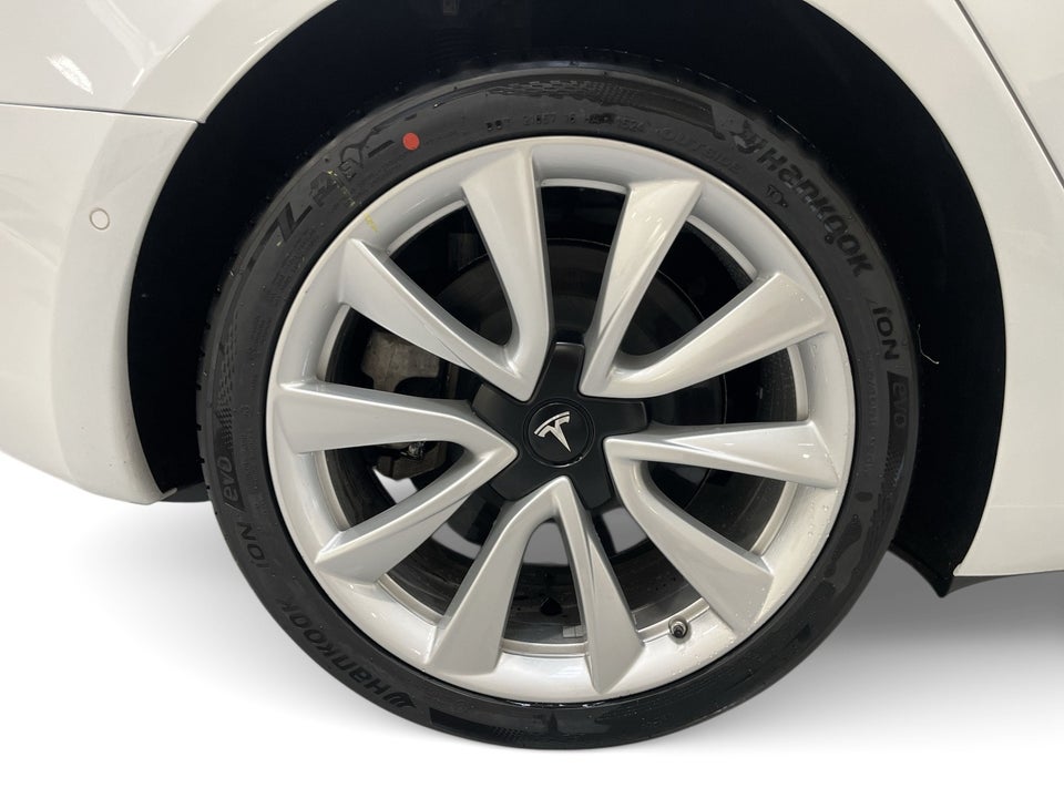 Tesla Model 3 Long Range AWD 4d