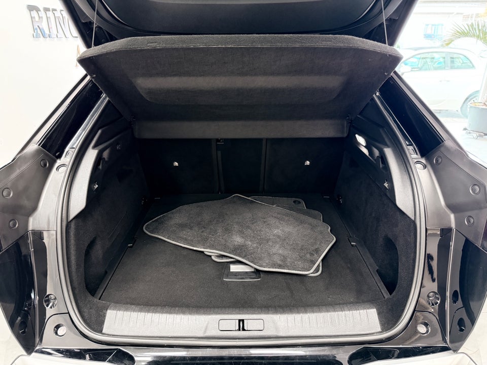 Peugeot e-3008 77 GT Pack 5d
