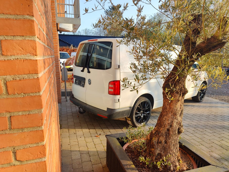VW Transporter 2,0 TDi 150 Kassevogn DSG lang