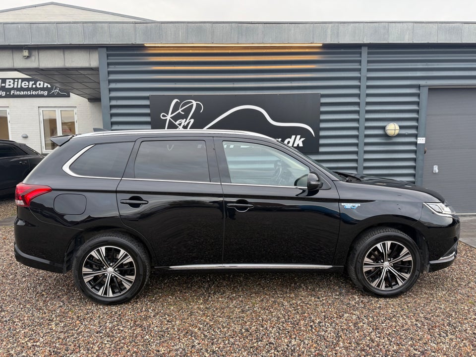 Mitsubishi Outlander 2,4 PHEV Invite CVT 4WD 5d