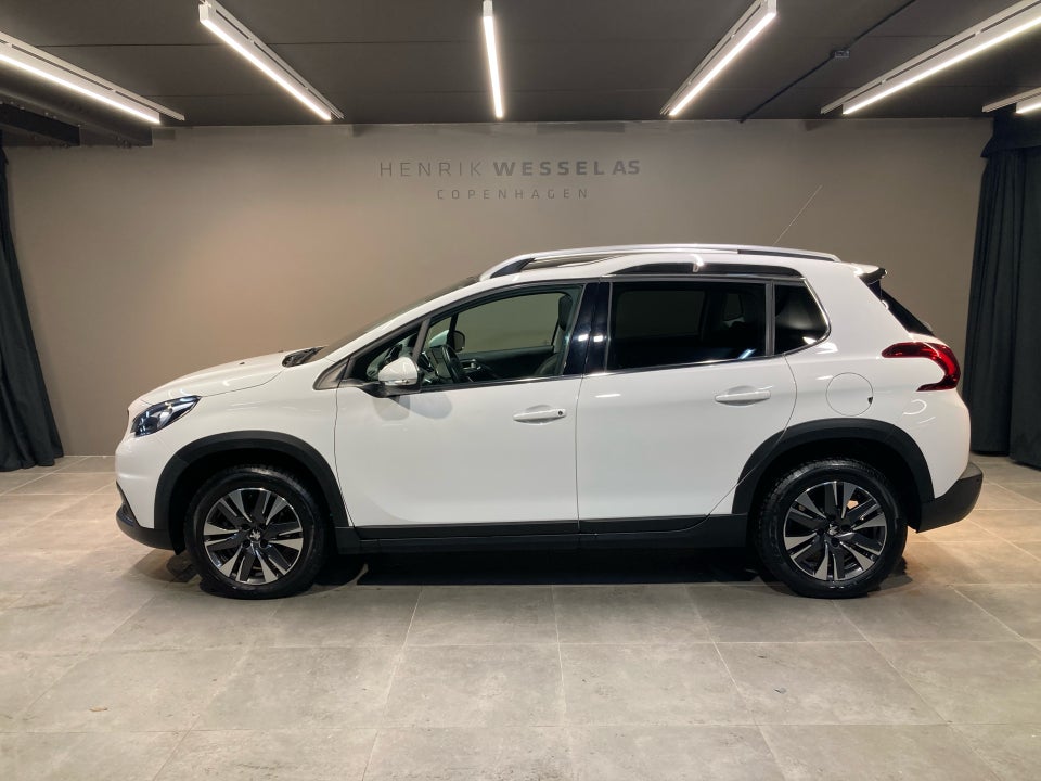 Peugeot 2008 1,2 e-THP 110 Selection Sky 5d