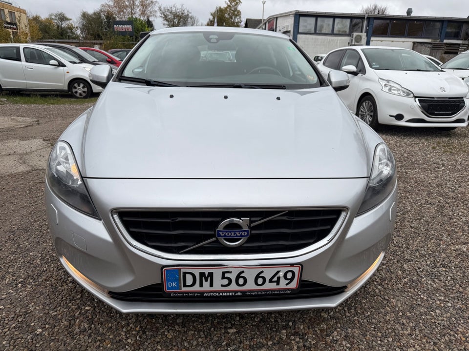 Volvo V40 1,6 D2 115 Momentum Drive-E 5d