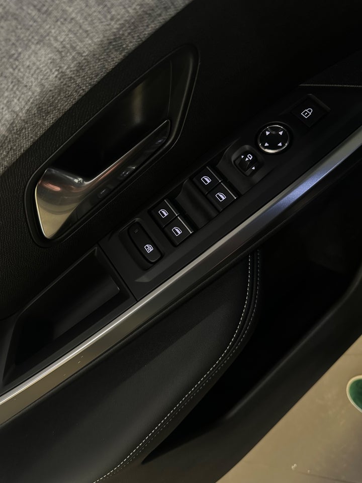 Peugeot e-3008 77 GT Pack 5d