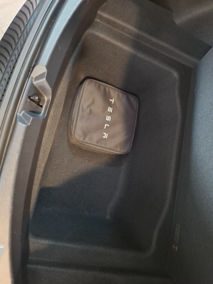 Tesla Model 3 Standard Range+ RWD 4d