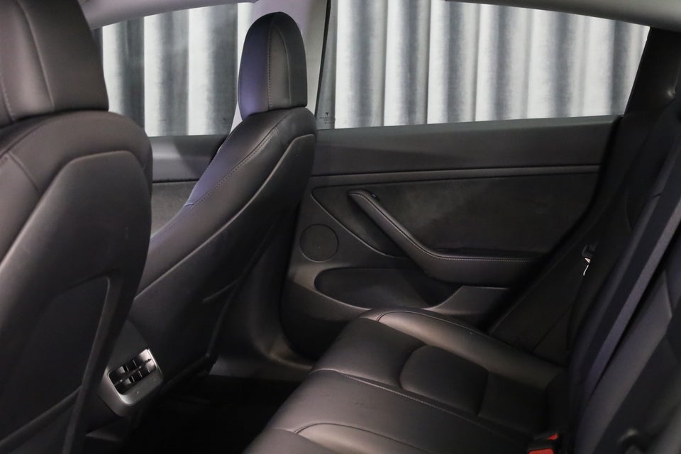 Tesla Model 3 Long Range AWD 4d