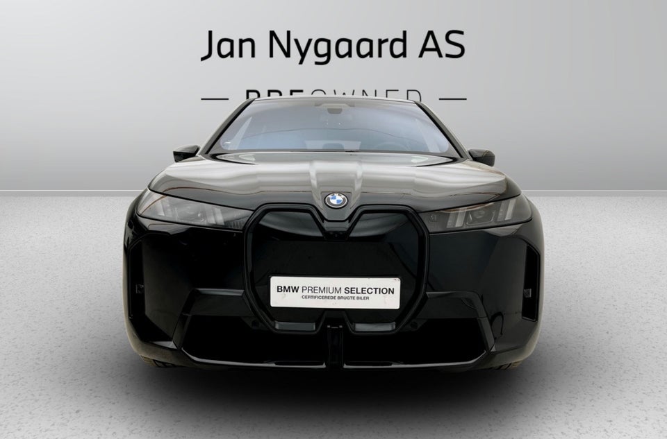 BMW iX xDrive60 Fully Charged 5d