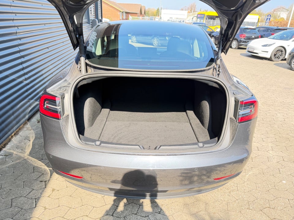 Tesla Model 3 Long Range AWD 4d