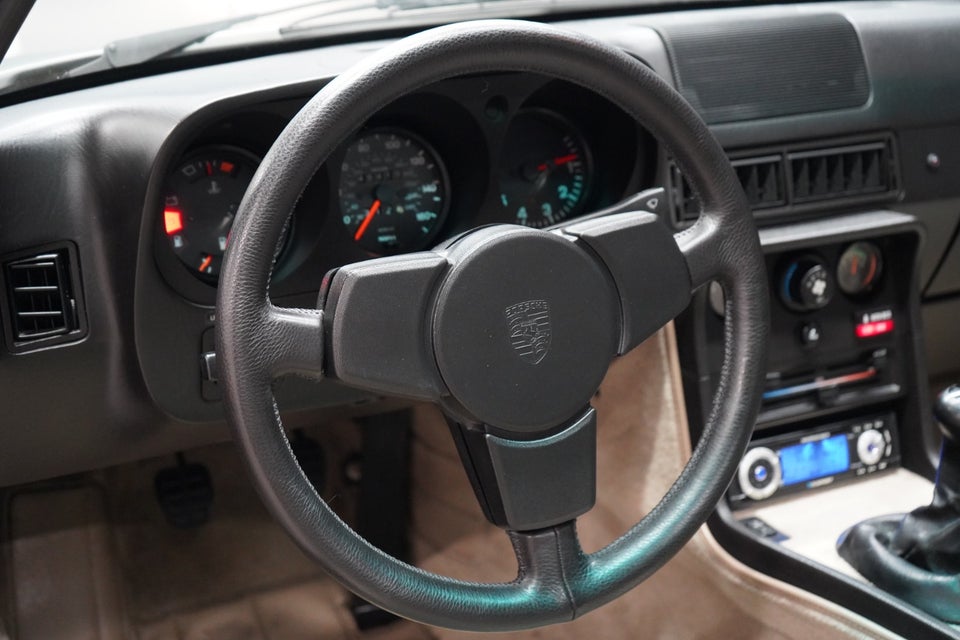 Porsche 924 2,5 S 3d