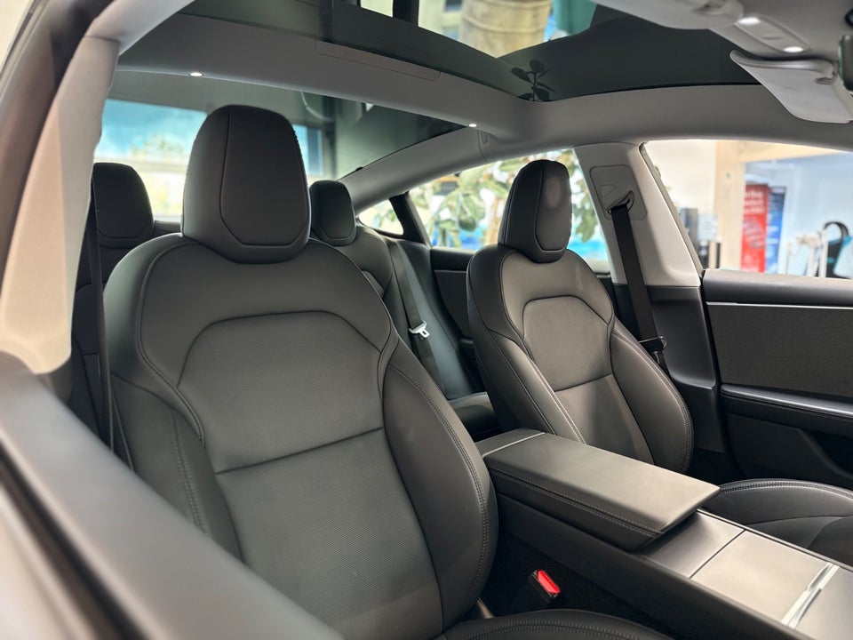 Tesla Model 3 RWD 4d