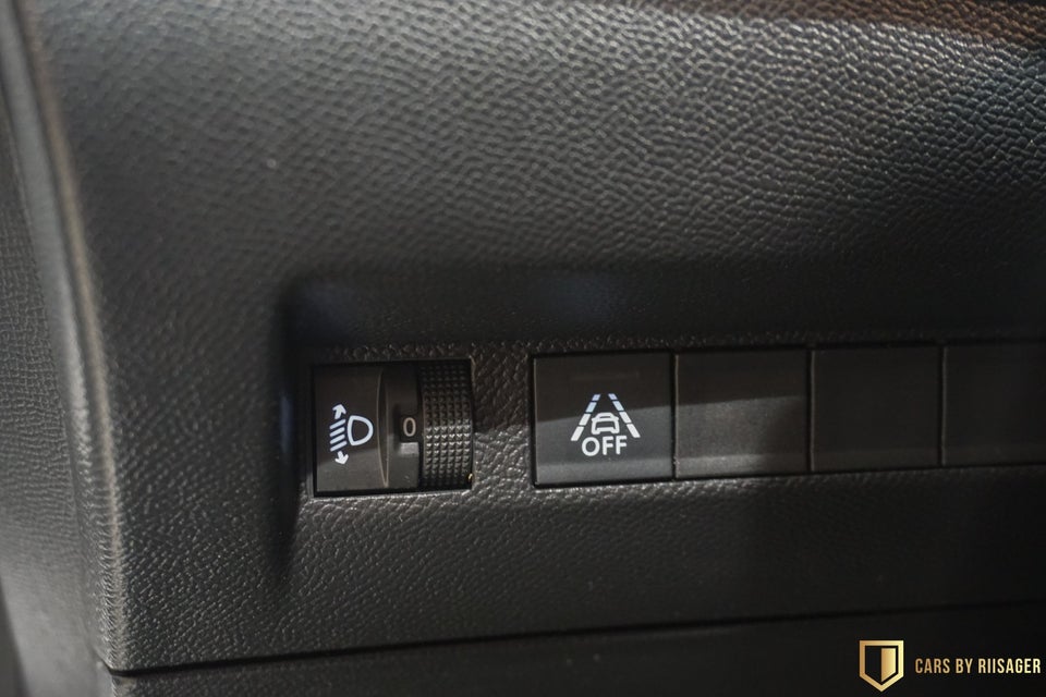 Peugeot 208 1,2 PureTech 75 Black Limited 5d