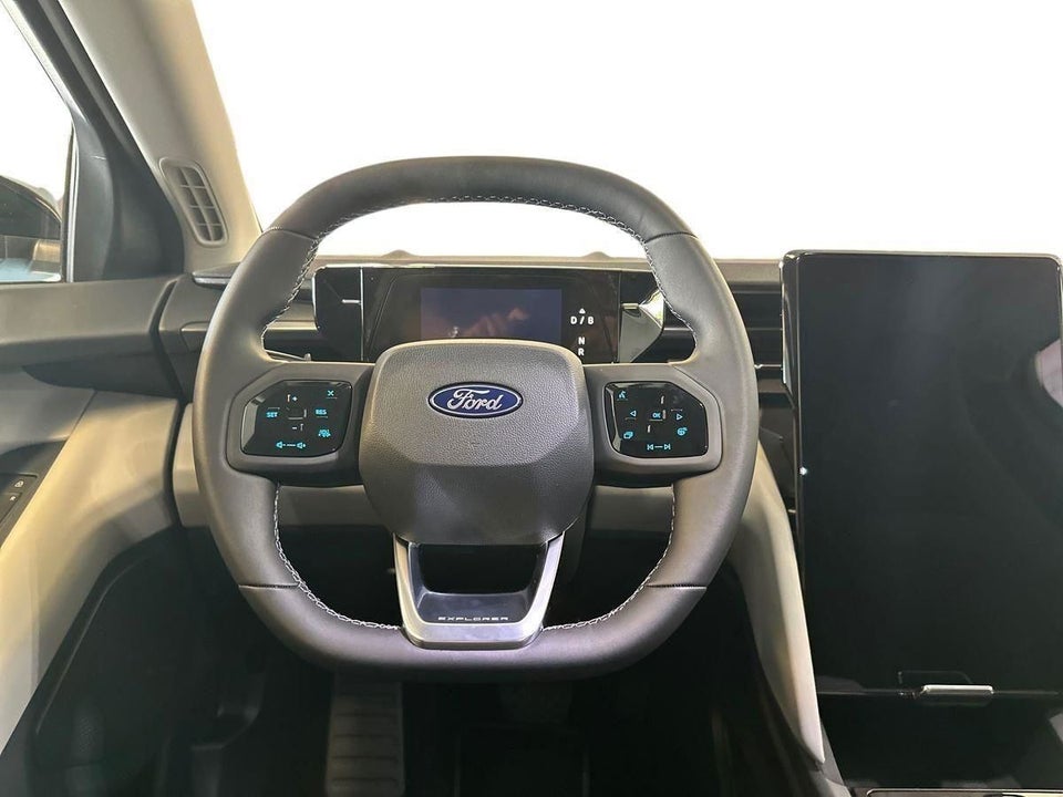 Ford Explorer 84 Select Extended Range AWD 5d