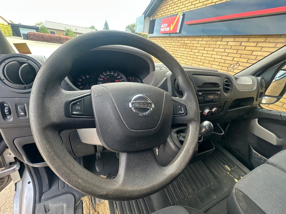 Nissan NV400 2,3 dCi 125 L2H2 Van 5d